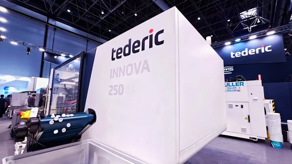 Tederic 的 INNOVA 250 电液混合动力注塑机在 K 2025 展会上首次亮相，并引起了轰动。